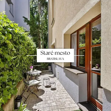 Stylish Historical + Backyard * Bratysława