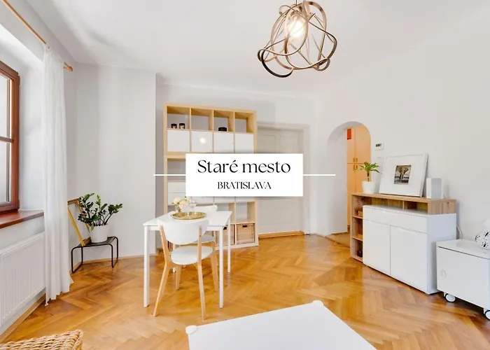 アパート Stylish Historical + Backyard ブラチスラヴァ