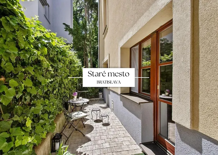 Stylish Historical + Backyard * ブラチスラヴァ